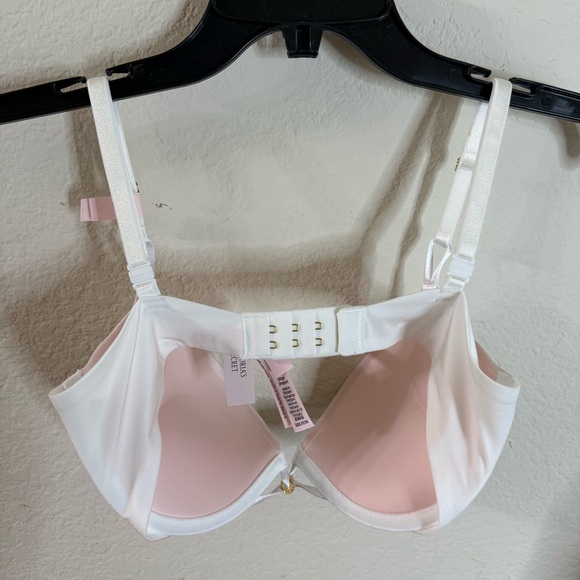 New Victoria’s Secret Push Up White Size 32C - Picture 2 of 2